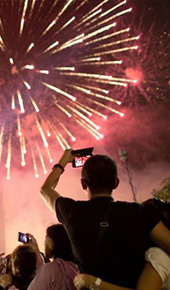 Фейерверк - это "Ооо, круто ваще! Респект"